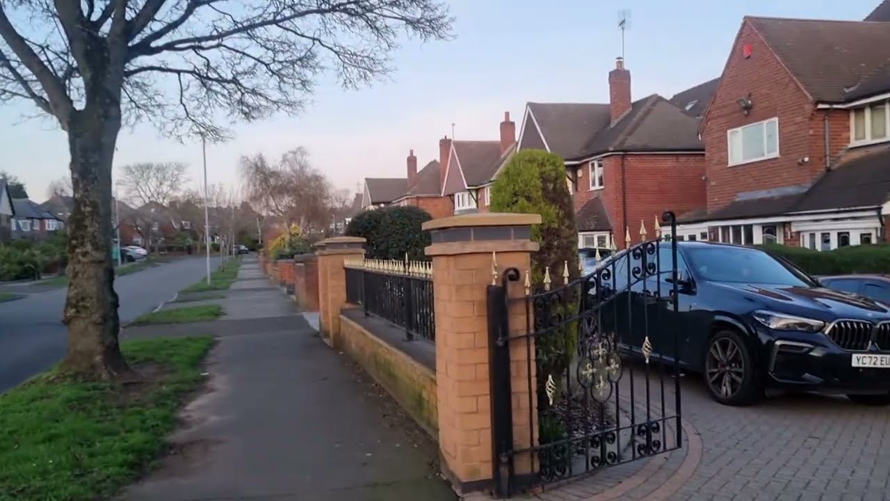 Great  Barr's Posh Estate and stunning high-end mansions  with well manicured lawns.
