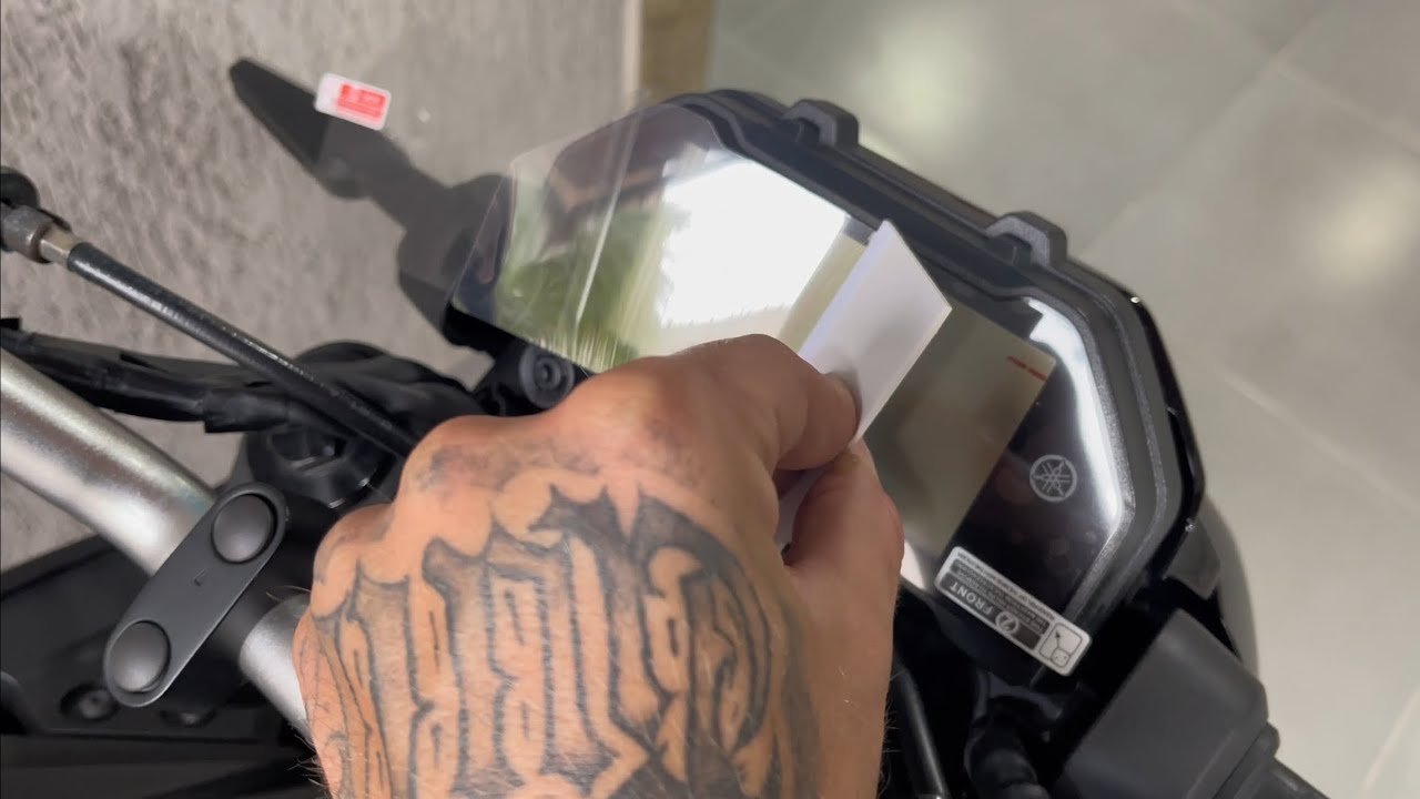 Instalando película para painel MT 03