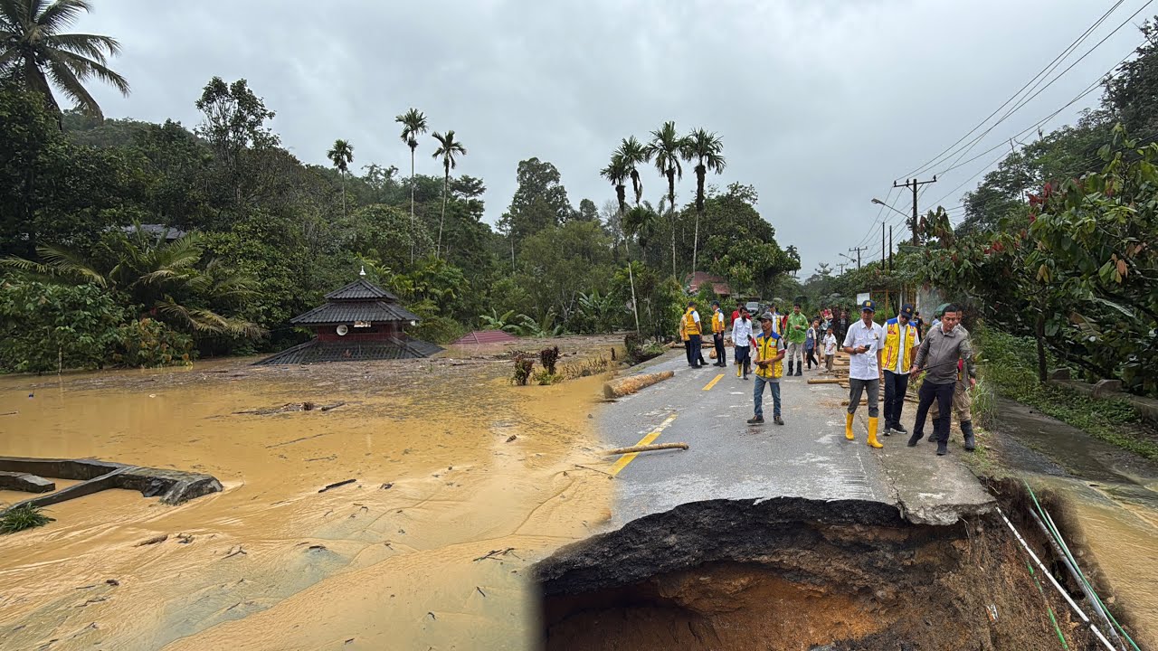 60 JAM HUJAN !! JALAN TIBA TIBA AMBLAS DIDEPAN PUPR SUMUT YANG BERKUNJUNG KE LOKASI BENCANA ALAM !!