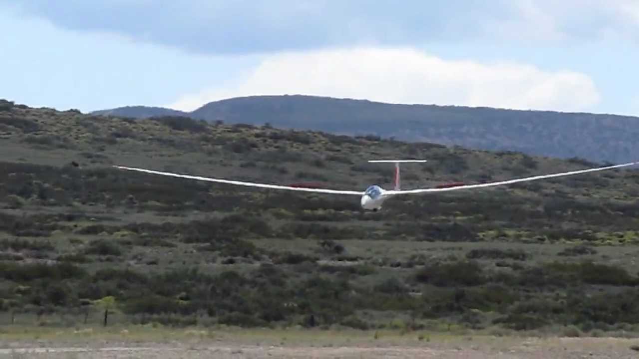 Pasada rasante del Nimbus 3D en Chos Malal.MOV