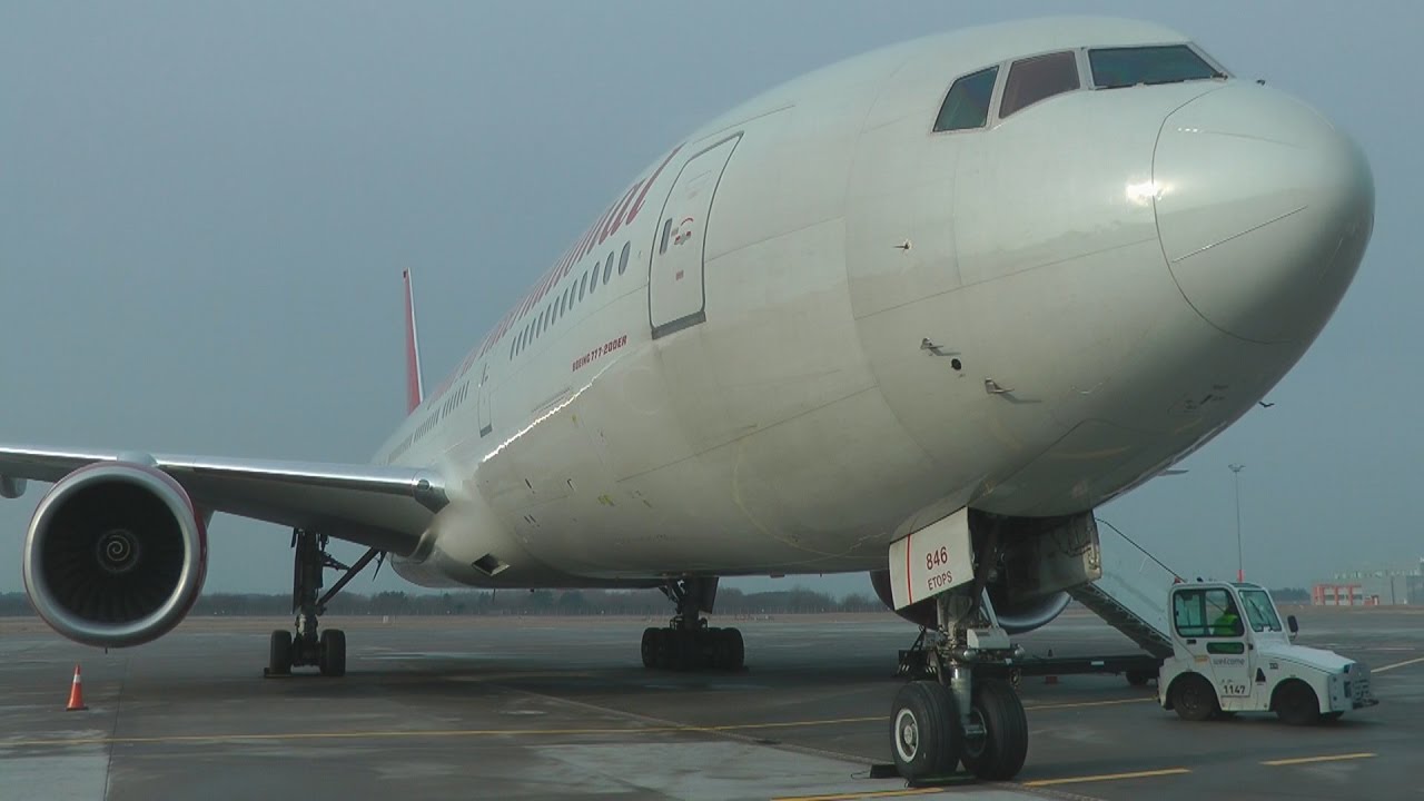 Przylot Boeinga 777 do Poznania