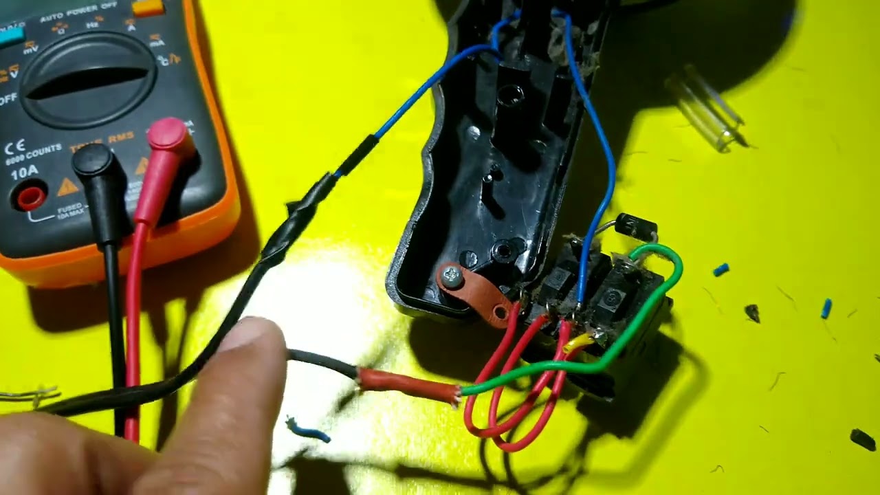 Como transformar um secador de cabelos desativado em um soprador de ar de 12V muito útil.