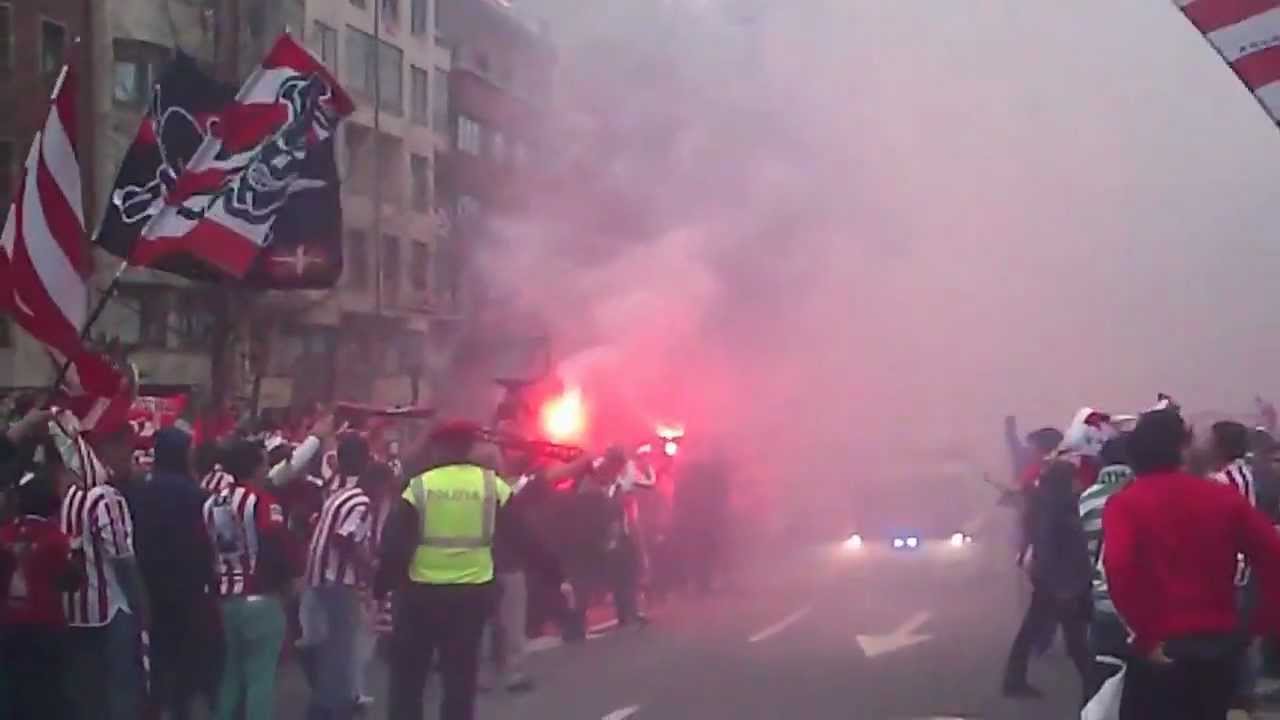 Llegada autobus del Athletic Club a San Mames