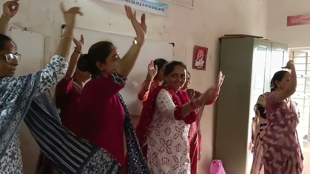 ખૂબ જ સુંદર અભિનય ગીત છે એક વાર જરૂરથી જો જો આપણને પણ અભિનય કરવાનું મન થઈ જાય 