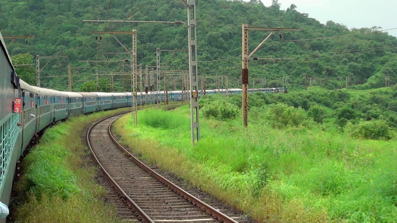 Monsoon Delight - Dadar to Lonavala Journey onboard Mumbai Cst Bangalore Udyan Express