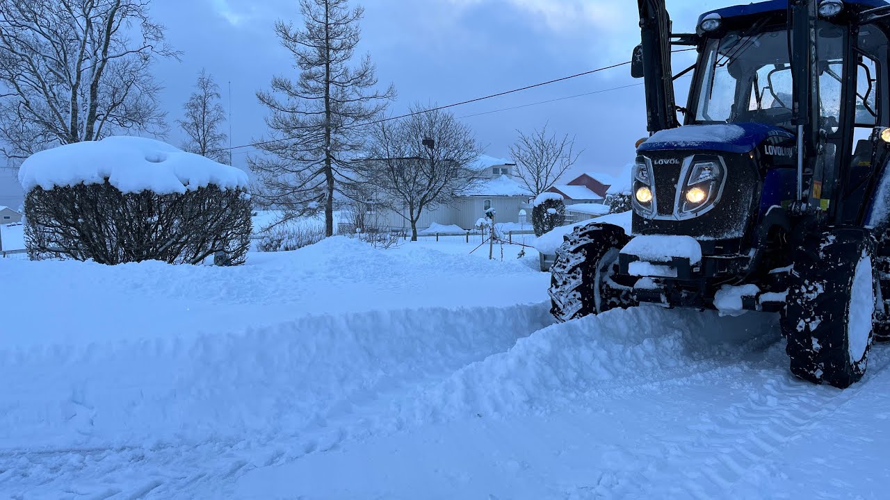 Fighting snow with Lovol tractor and Dalen snowblower #34.northernlight