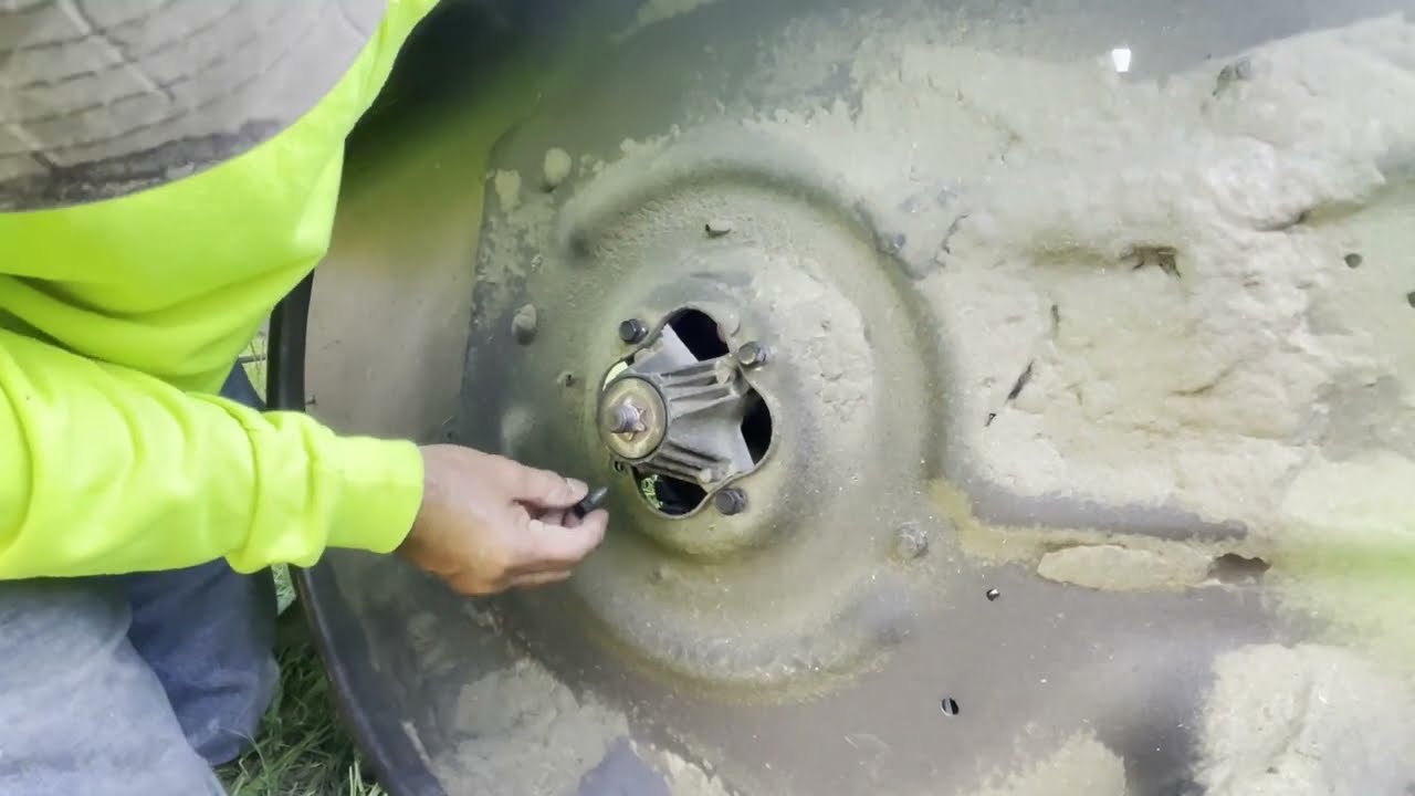Como Quitar y Instalar el Balero de la Polea de un Tractor Troy Bilt