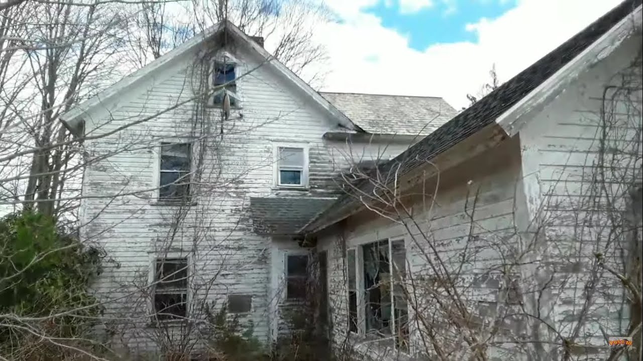 Creepy Abandoned Farm House And Farm Stand (Old Version)