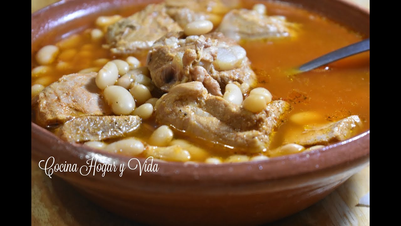 Costillas de Puerco con Frijoles en Chile Rojo / Frijoles de la Olla con Costillas