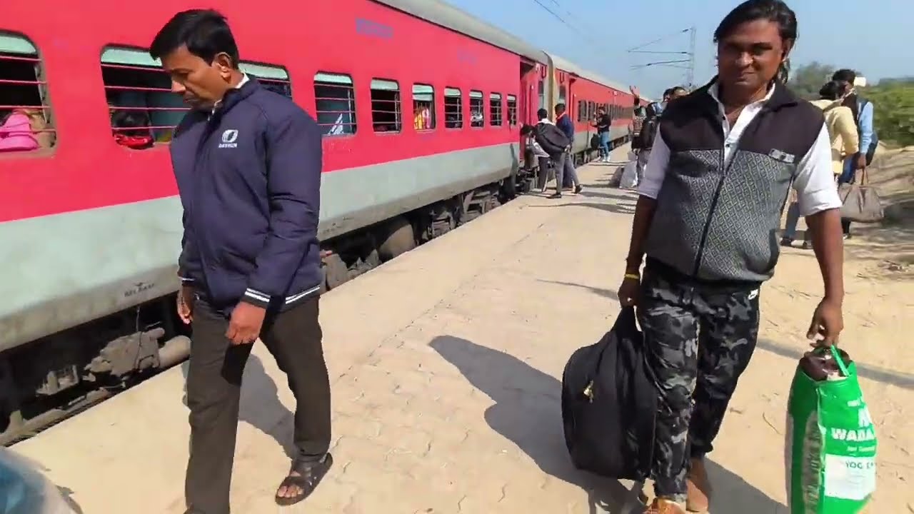 Bhai Mumbai Se Gaon Aaye | Railway Station Emotional Vlog ❤️