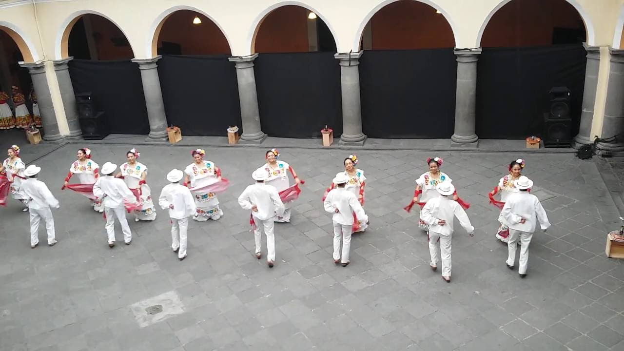 El toro Yucatán -Ballet folkórico BUAP Director y Coreografo Cristóbal Ramírez