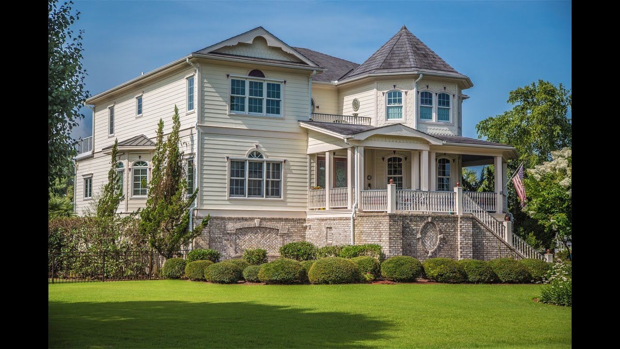 Luxurious Waterfront Haven in Southport, North Carolina