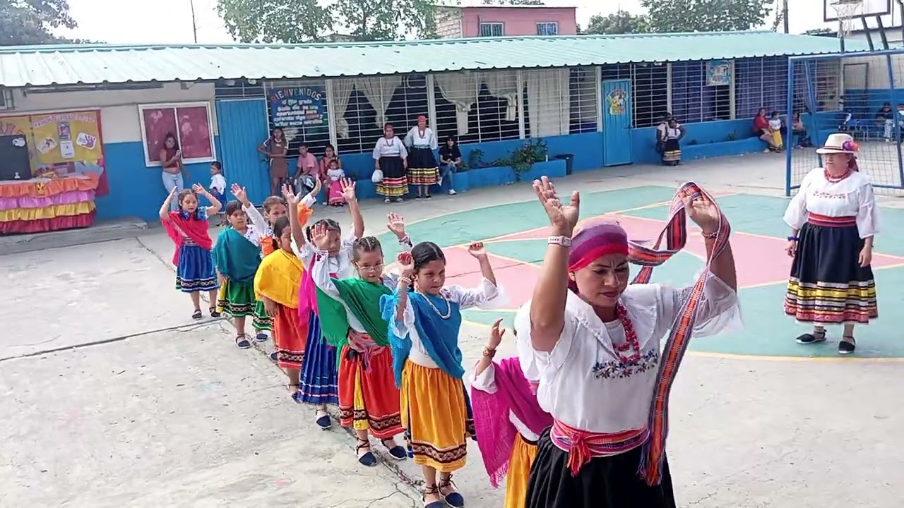 Presentación de 2do de básica Samy Baile chiky corazón 