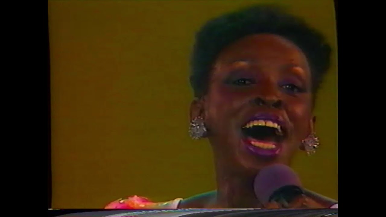 The New London Chorale.  Optreden. Platen 10 Daagse.  Madeline Bell, Vicky Brown,