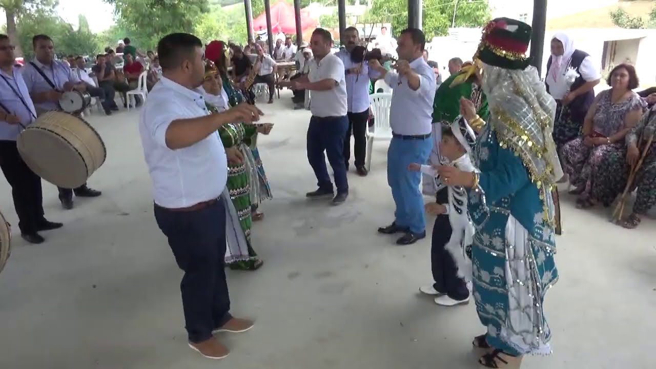 Gökçeşmeliler Şenol◇Güneş Çelik      Düğün sahiblerinden oyun eğlence