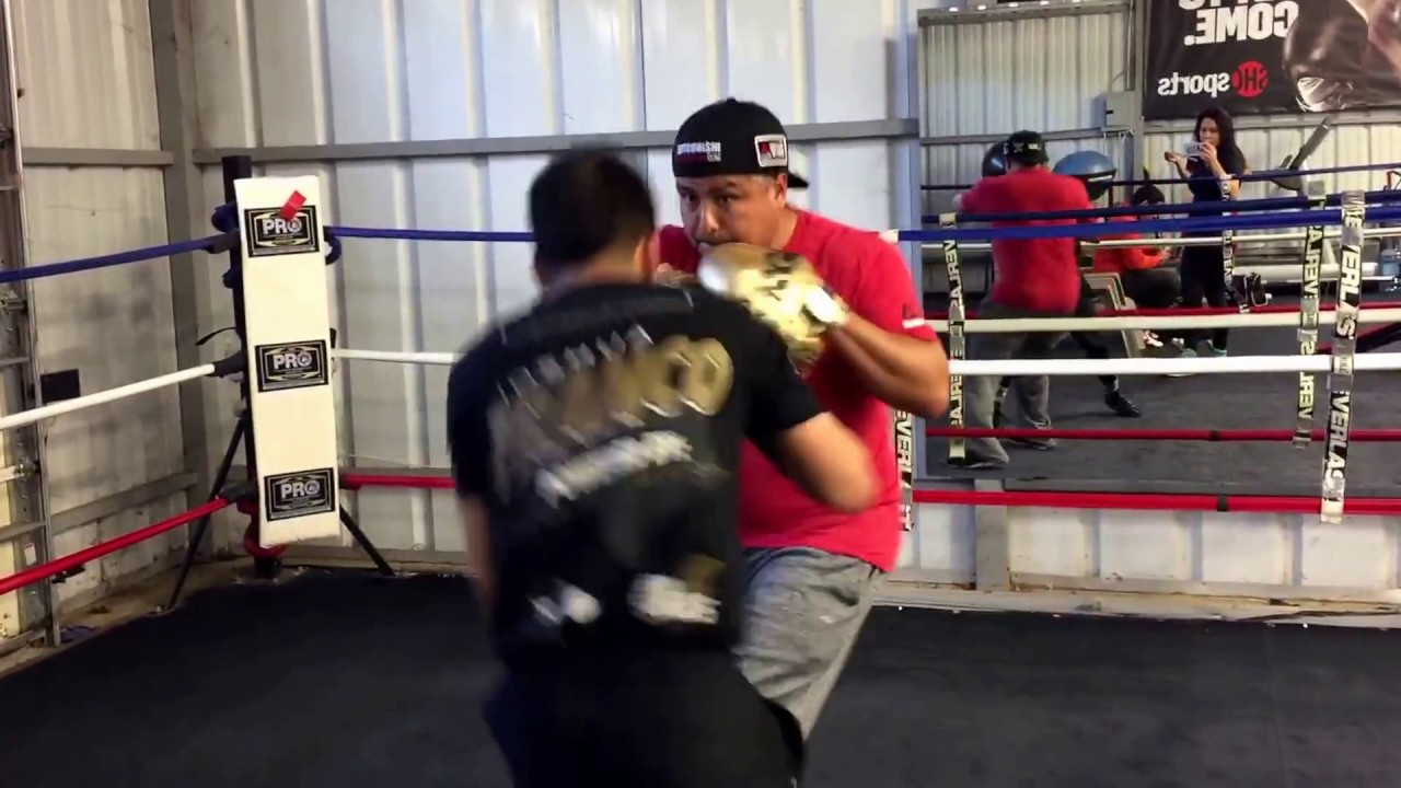 Joshua Franco working mitts with Robert Garcia - esnews boxing