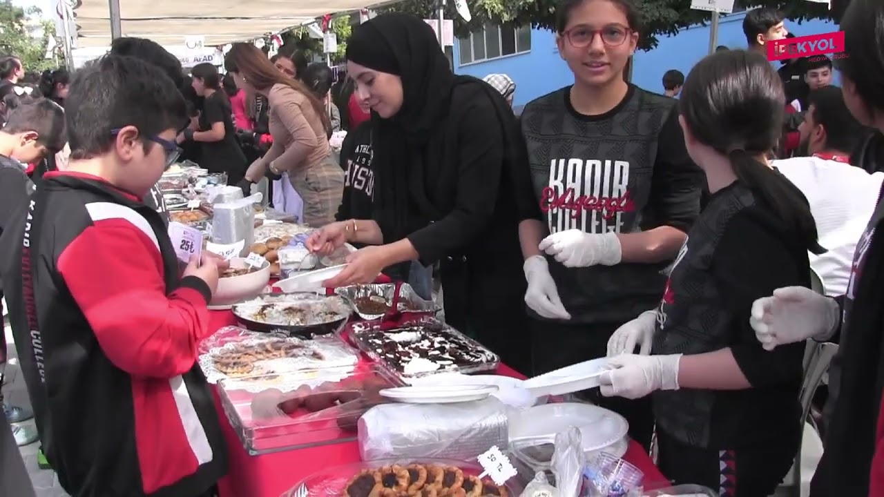 Kadir Evliyaoğlu Koleji’nden ihtiyaç sahibi öğrenciler için kermes