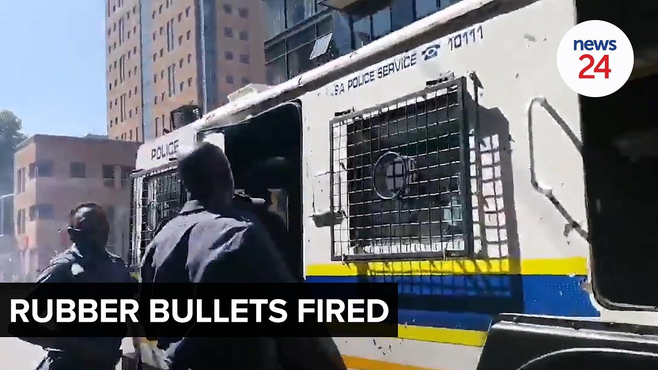 WATCH | Police fire rubber bullets as protests intensify at Wits University