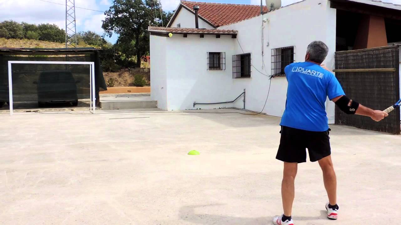 Tennis Trainer, forehand, backhand, tennis beginners training.