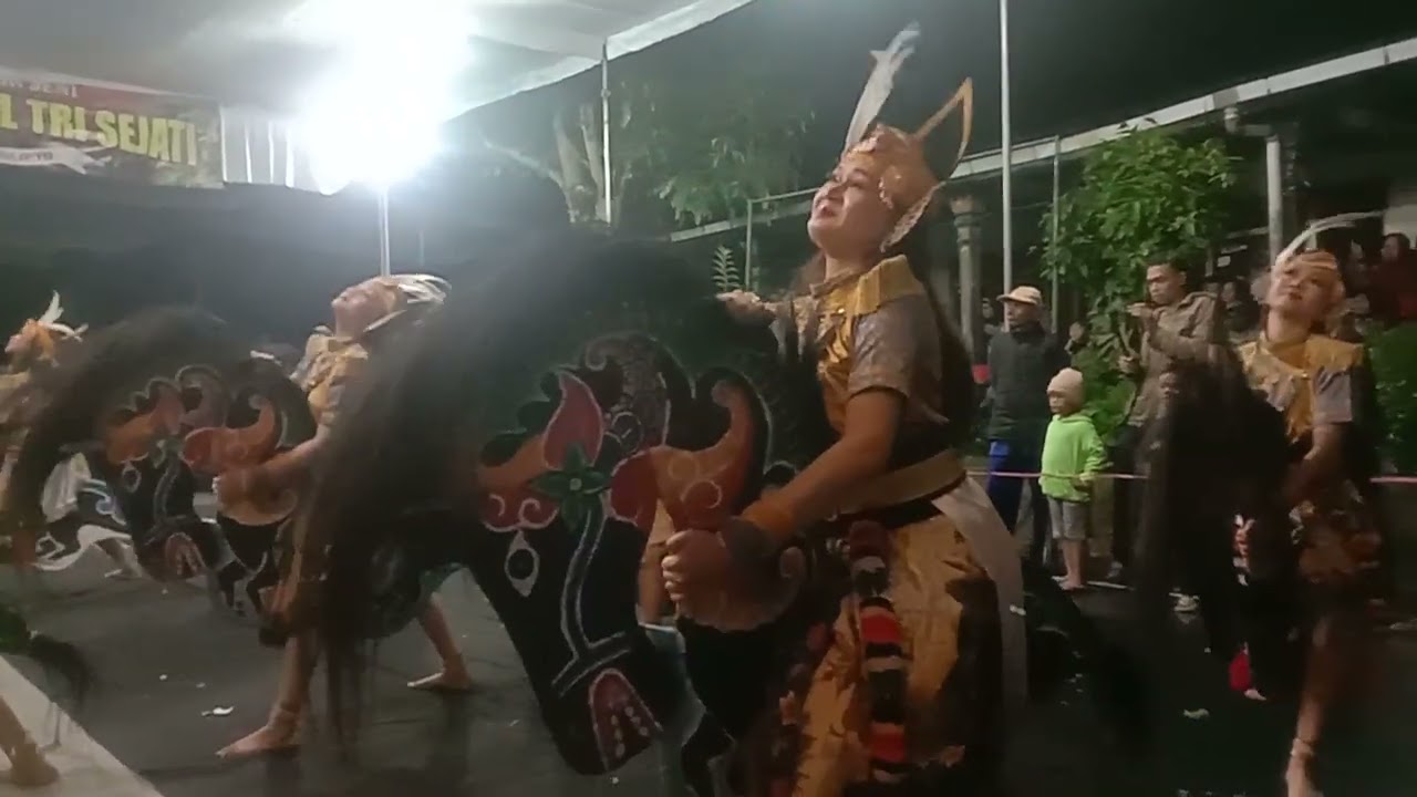 Seni Jatilan Putri Manunggal Tri Sejati