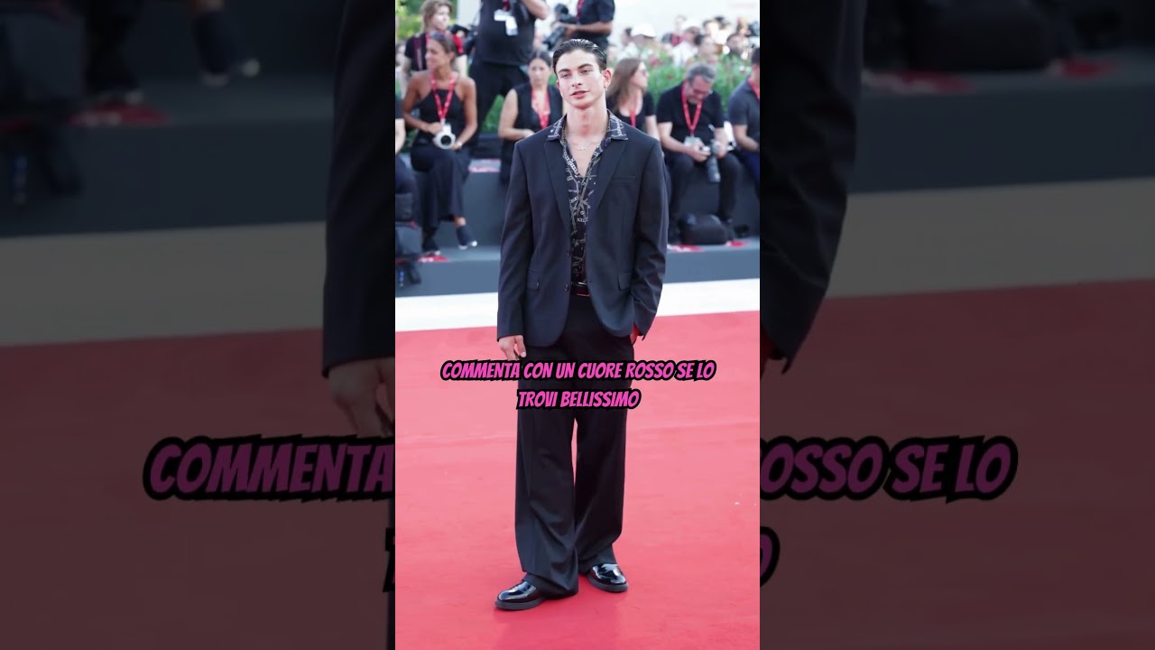 MATTEO ROBERT AL RED CARPET DI VENEZIA #tiktok #perte #webboh #neiperte #humor #greenscreen #memes
