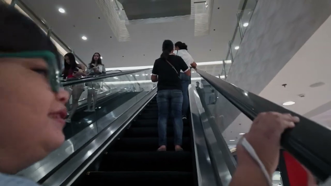 Philippines, Palawan, SM City Puerto Princesa, 1X elevator, 2X escalator