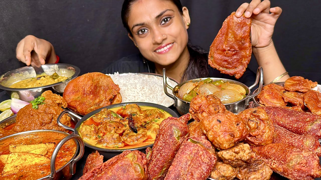 Dal Chawal Mirchi Pakoda Gobhi Pakoda Kadi Pakoda Paneer Masala Gobhi Roast Bhindi Do Pyza Eating