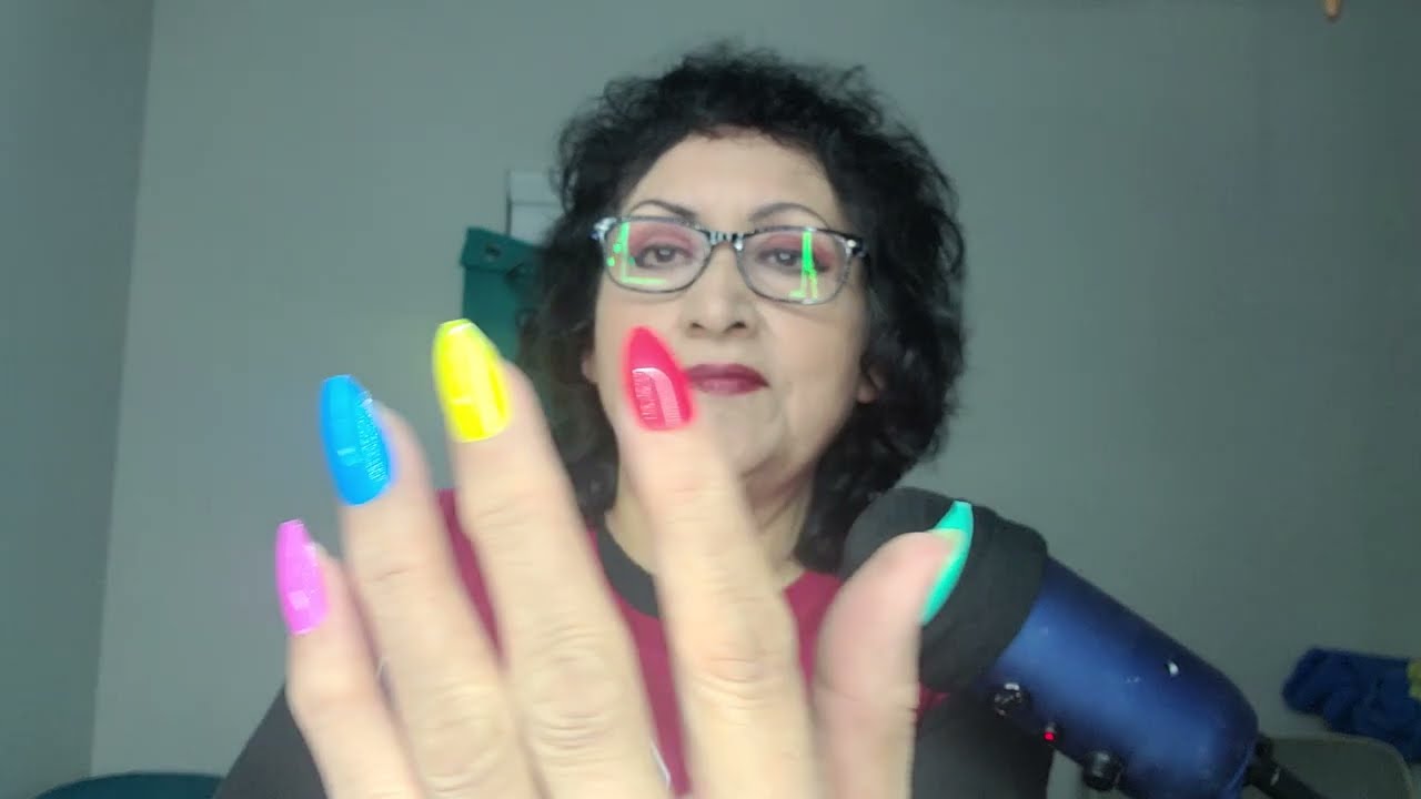 ASMR Poniendome uñas