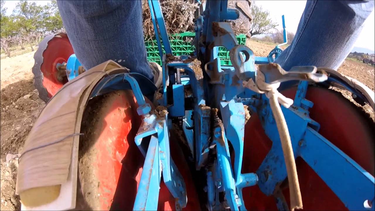 plantation de lavandin avec new holland t4050n