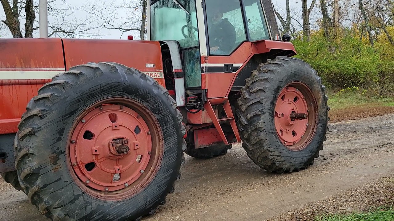 BigIron Auctions IH 3388 2+2 4WD Tractor 12-8-21