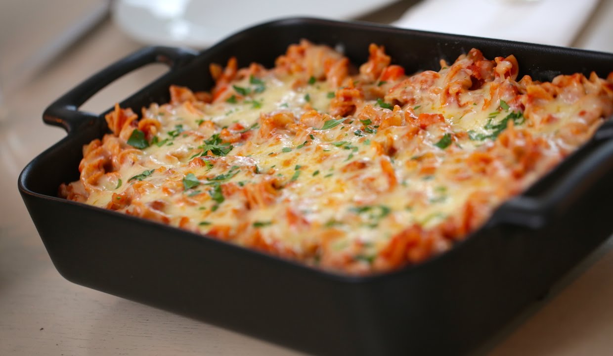 Beth's Cheesy Pizza Pasta Bake Recipe | ENTERTAINING WITH BETH