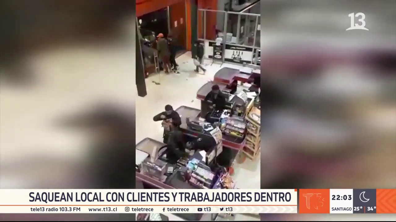 Saquean tradicional supermercado en Concepción con clientes y trabajadores dentro