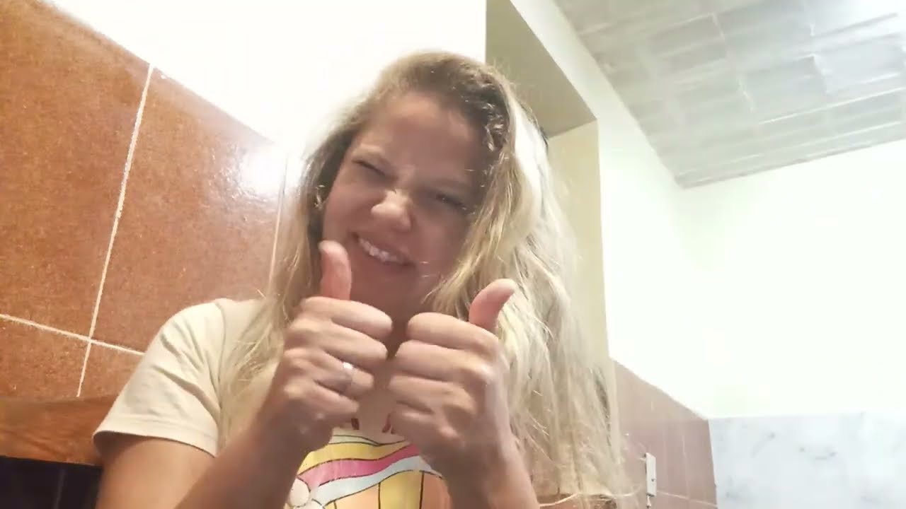 Hoje Eu fui cuidar do cabelo 