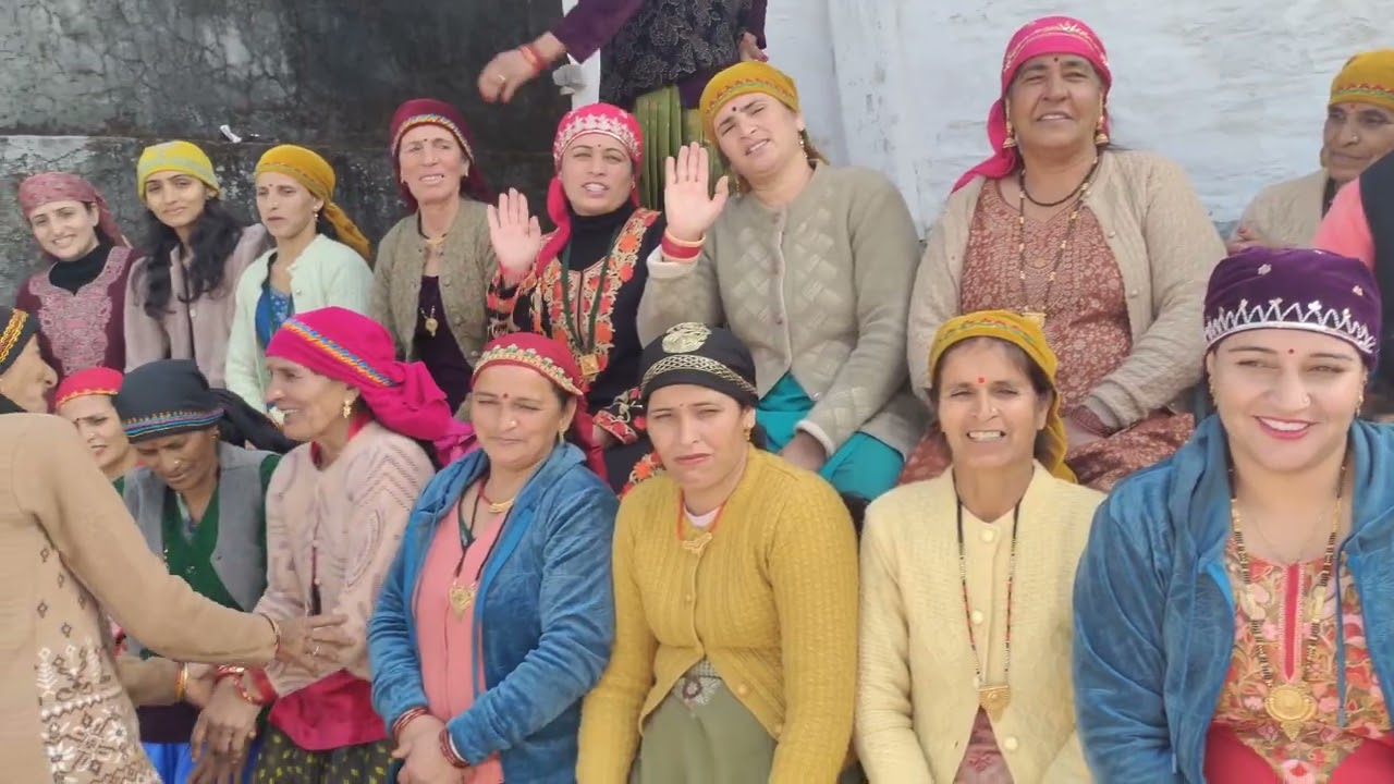 पहाड़ों की लड़कियों का युवाओं कोसंदेश devbhumi Uttrakhand