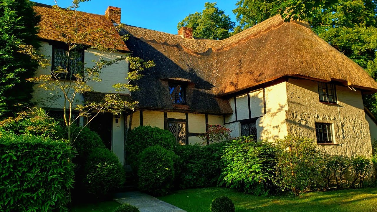 Exploring The Quaint Beauty Of Weedon || Early Morning English Village Walking Tour