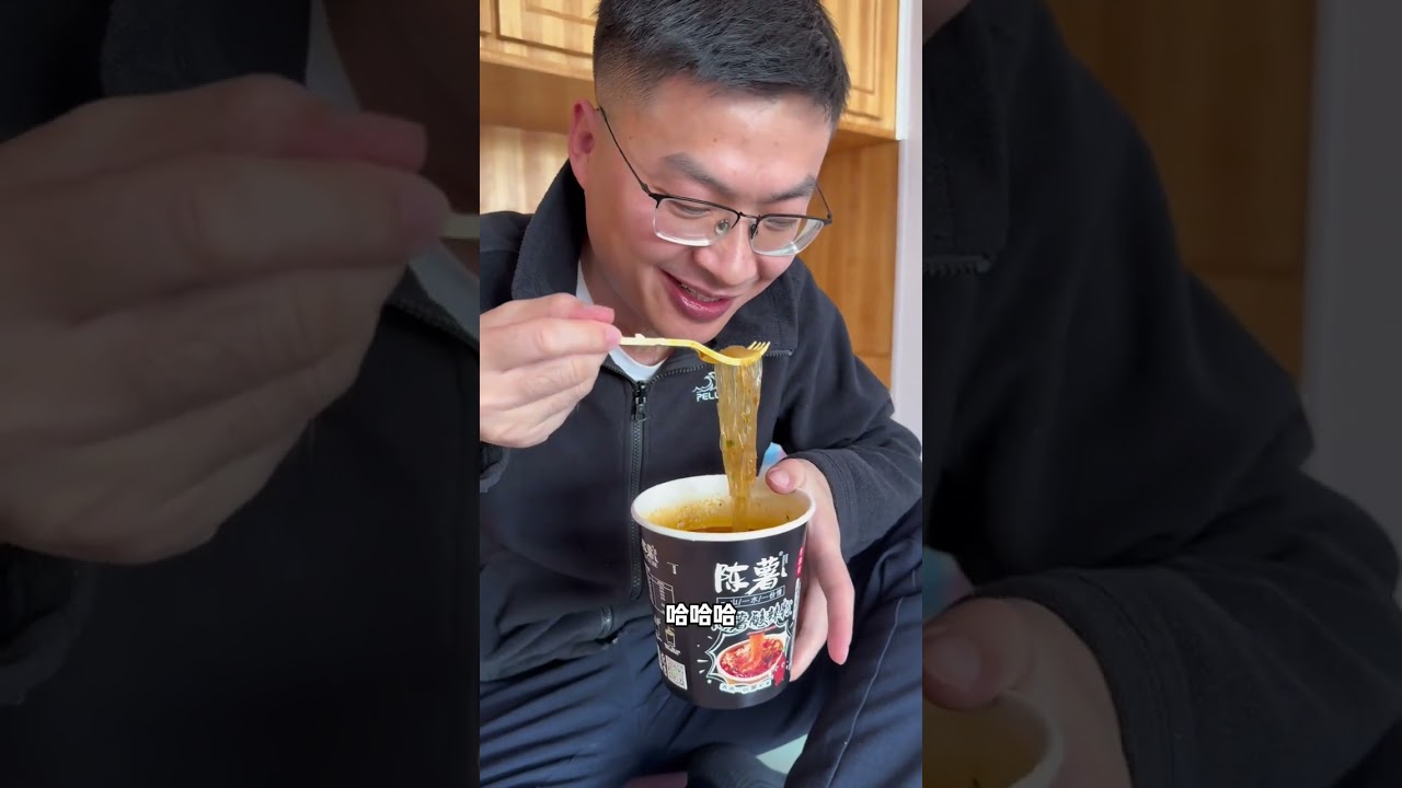 今天我们全家去县城置办年货，抬眼望去全是人啊，超市出口都有点堵住了。#东北猫冬生活 #过年氛围提前搞起来了 #村里的新年 #新农人计划2025年