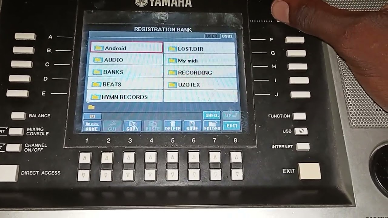 How to copy and transfer your registration banks to a flash drive(USB)on YamahaPSR S670,700,750,9000