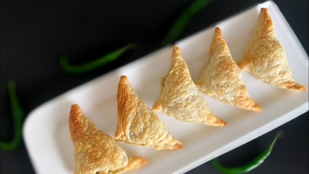 طريقة عمل فطائر بف بيستري بحشوة اللحم اللذيذة | How to make puff pastries stuffed with minced beef