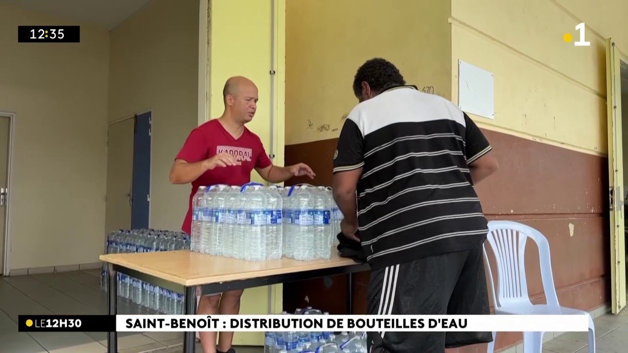 A Saint-Benoît, l’eau n’est toujours pas potable, des bouteilles sont distribuées aux familles
