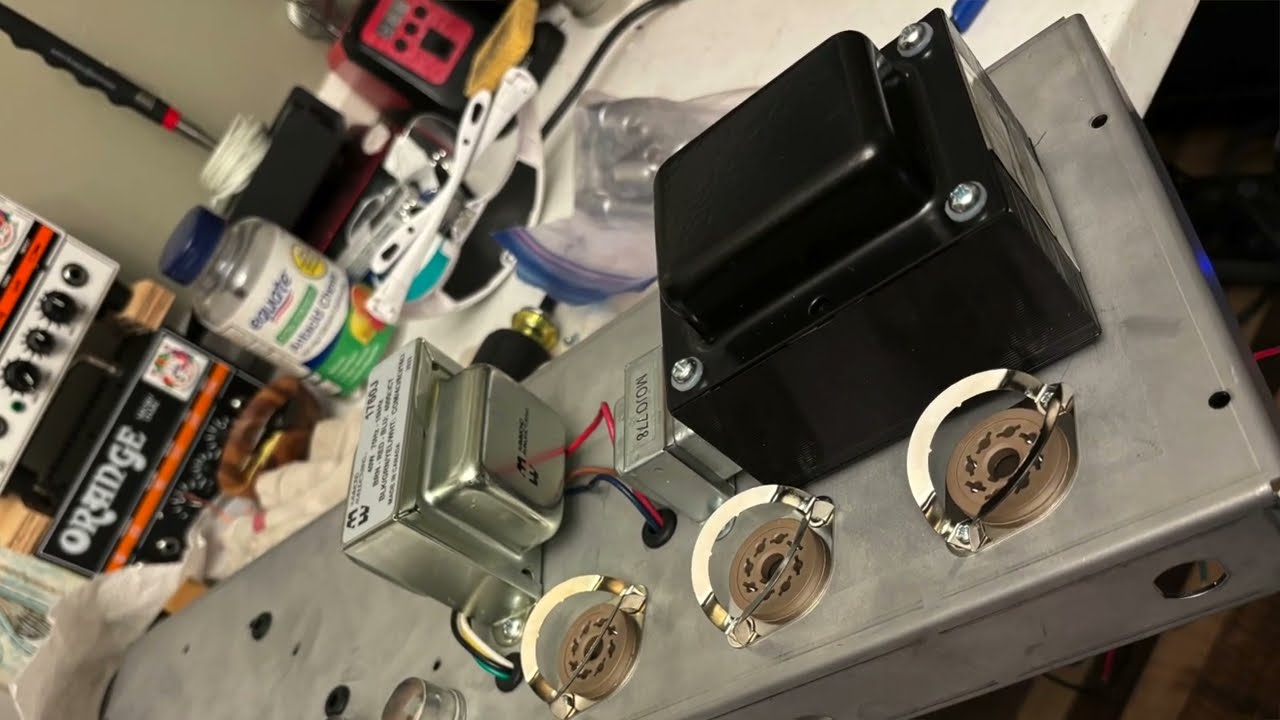 Mojotone Vibrolux/Deluxe Reverb featuring Mudcat Guitars