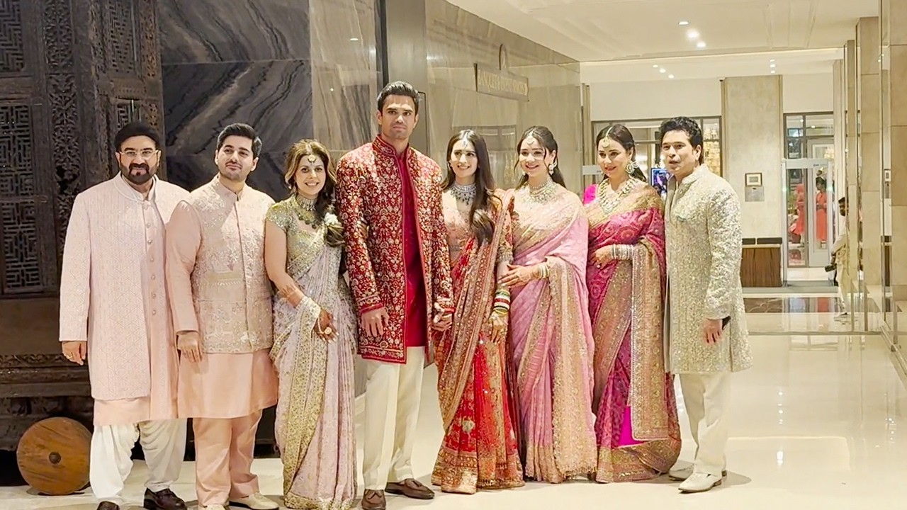 Arjun Tendulkar Wedding Ceremony:Newly Wed Couple Arjun Tendulkar & Saaniye First Visual With Family