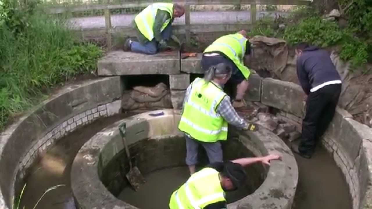 COTSWOLD CANALS - restoration - Canal Volunteers at Work