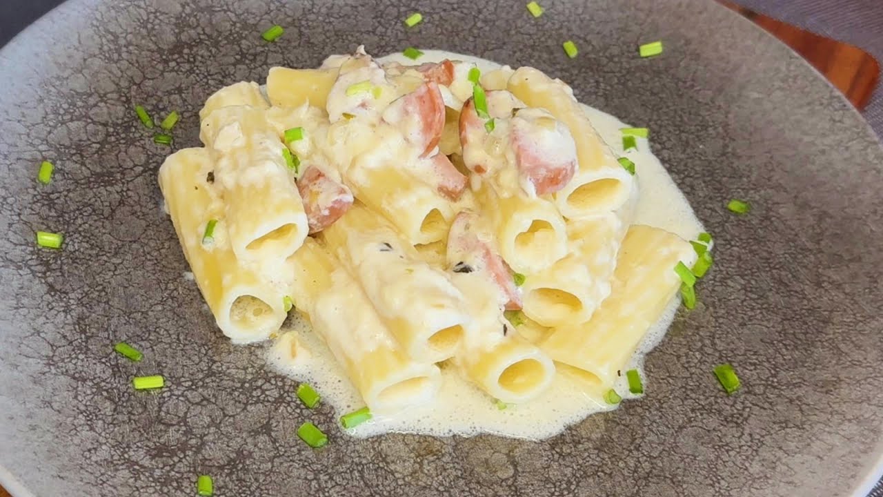Паста с копчёными сосисками — ужин мечты для ленивых поваров!
