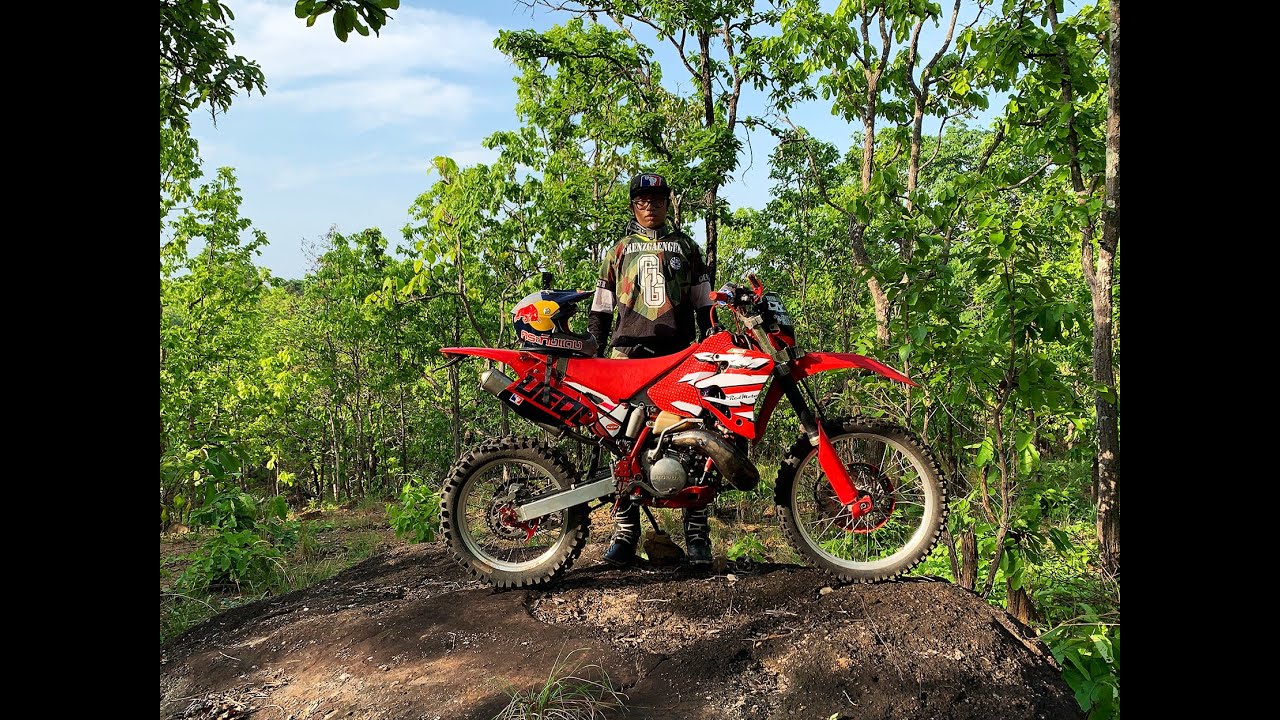 CRAZY BACK ON THE BIKE. HONDA CRM 250 AR CRAZY EDITION.