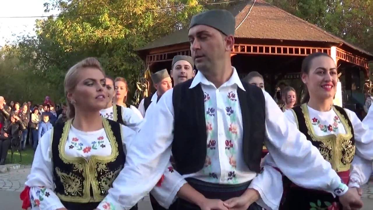 Dans sarbesc  (doar sfarsitul) cu Ansamblul Barzava