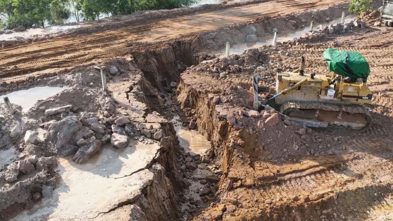 Power Machinery!!! Working On Big Project With Many 25T Dump Trucks And Dozers