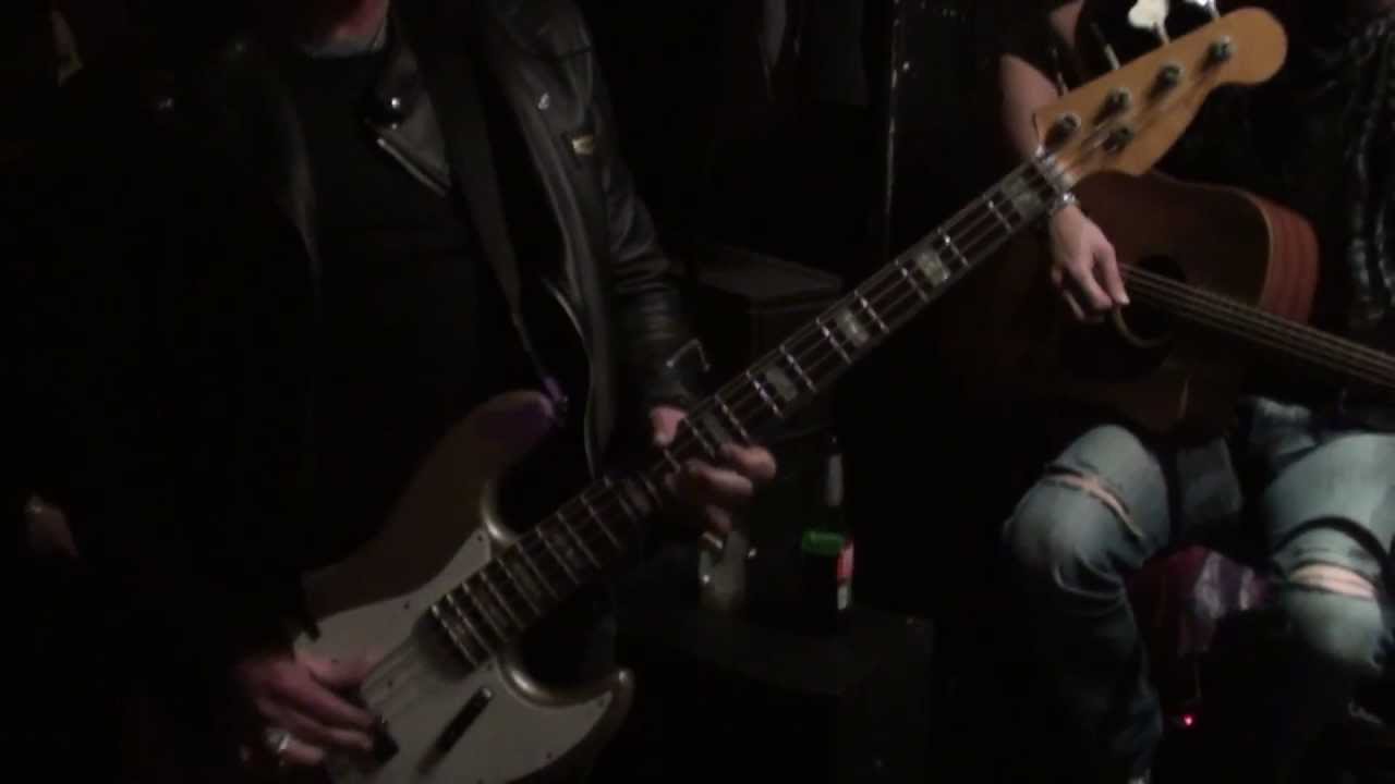 Internal Disfunction - Shuffle It All [Acoustic live with Jimmy Ashhurst]