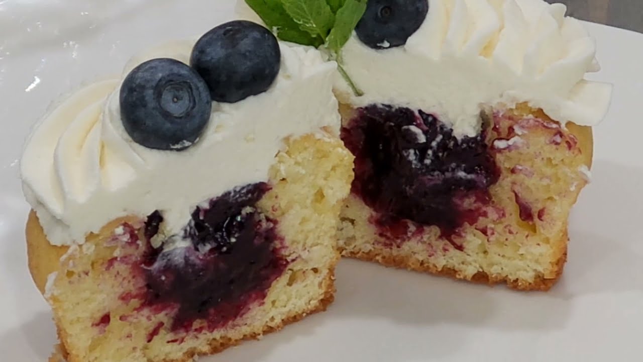 How to make very delicious filled Blueberry Cupcakes