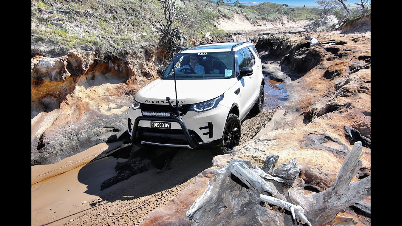 Land Rover Discovery Series 5 - Ngkala Rocks - K'gari Fraser Island