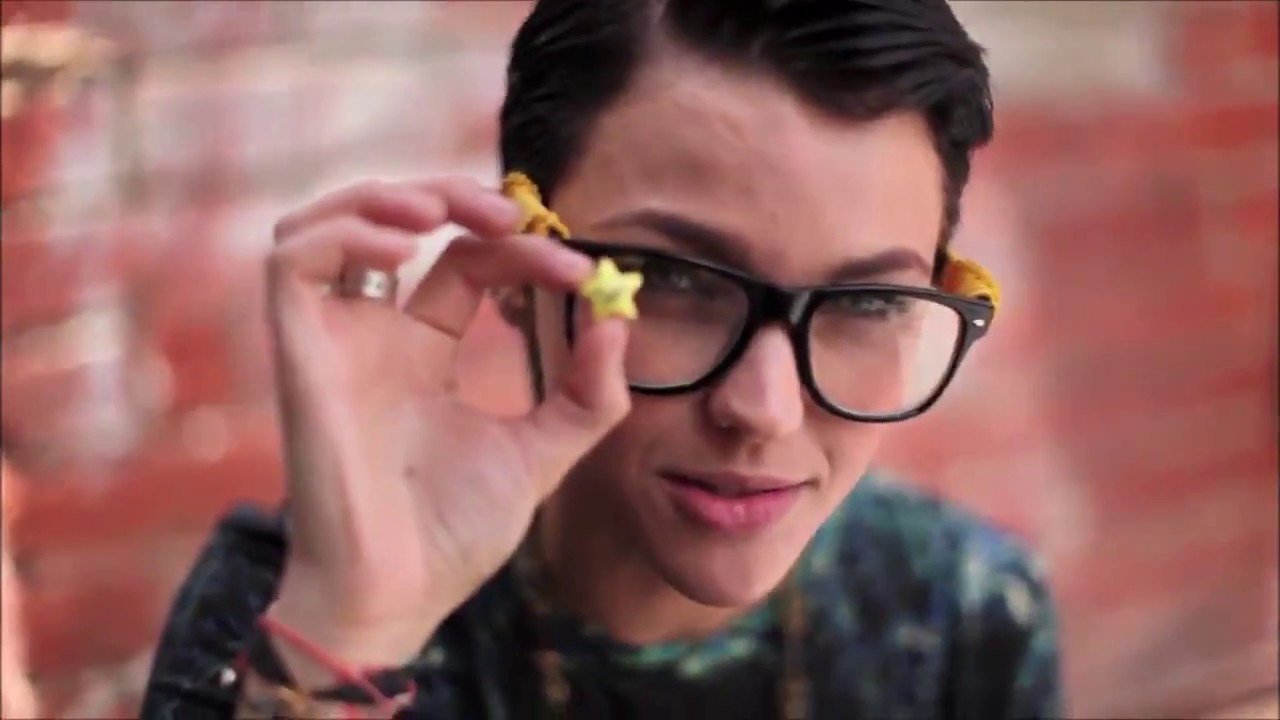 Hermoso vídeo de agradecimiento de Ruby Rose (2011)